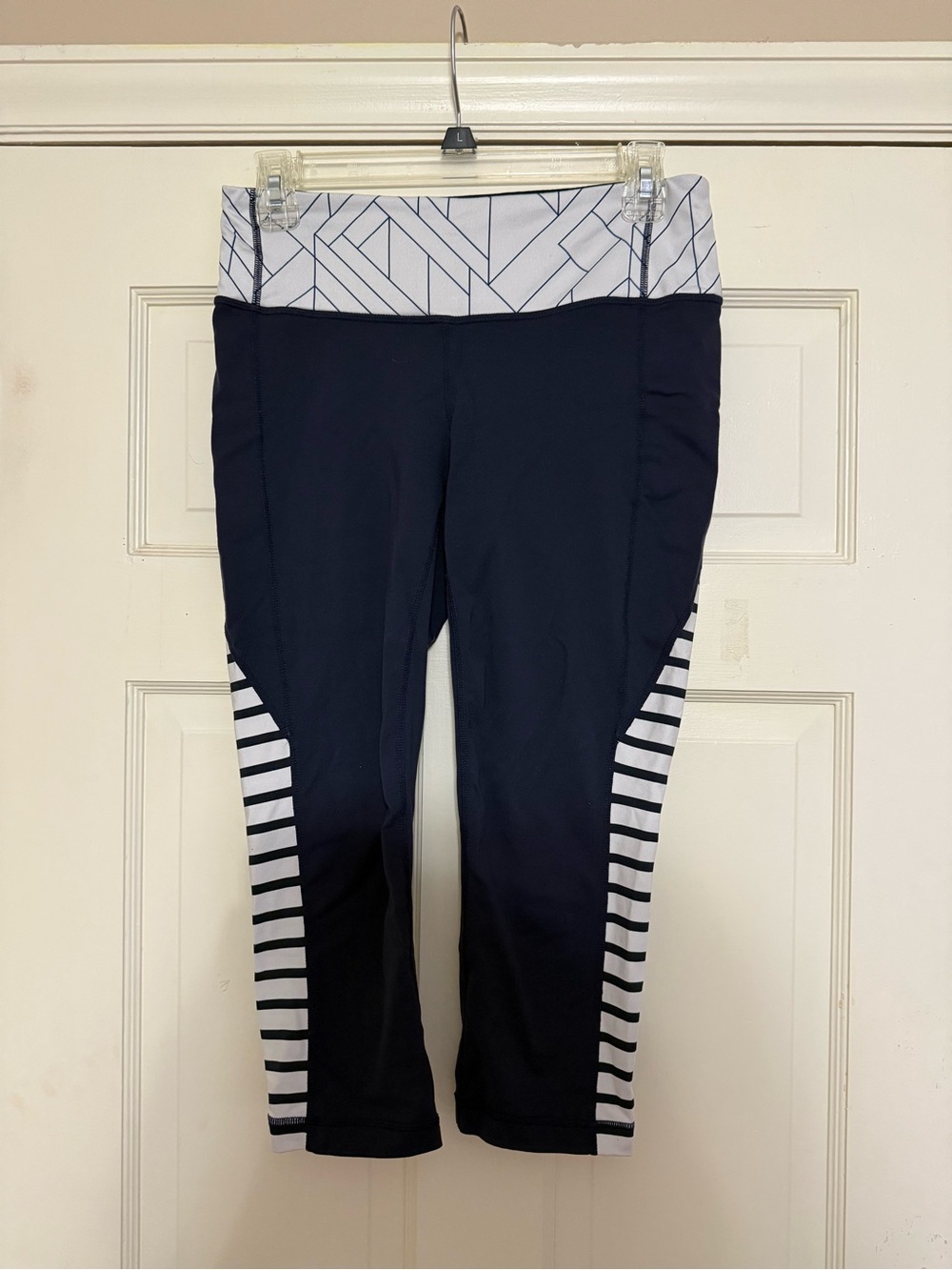 Athleta Navy & White Capri Leggings - M